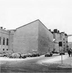 Det sk. Edenbergska huset som uppfördes mot Stora Torget efter gaturegleringen 1643 kom 1713 att bli stadens rådhus och genomgick 1768-70 en stor ombyggnad.