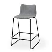 låg Design: om Stepp Beskrivning eknisk information Klädselmaterial Knuff är en lägre barstol med sittskal Bredd: 52 cm Kundtyg K i formpressat trä på ett underrede i Djup: 47 cm kromade eller
