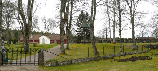 kors. Gravvårdarna inom kvarteret har alla samma utformning; det är liggande hällar med Översikt från