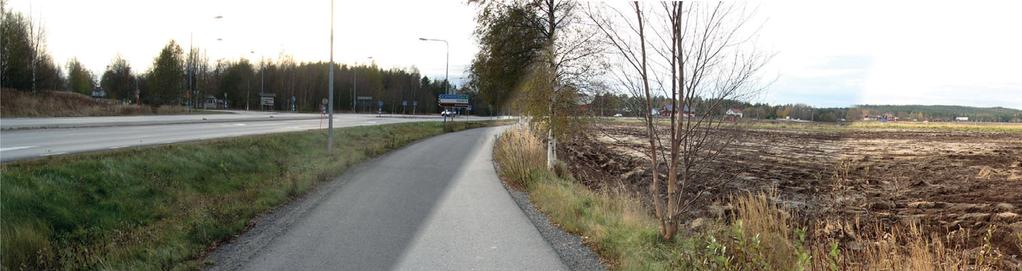 2.2.4 Karaktärsområde 4 Röbäck Söder om Nya Skravelsjövägen ligger Röbäcks by. Röbäcks by är belägen i gränszonen mellan ett öppet slättlandskap och skogsmark, vilken idag är bebyggd.