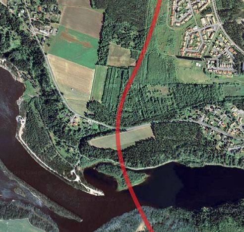 2.2.8 Karaktärsområde 8 - Betesmarker under igenväxande Norr om nipan passerar väglinjen en potatisåker, korsar sedan Baggbölevägen och vägen ner mot