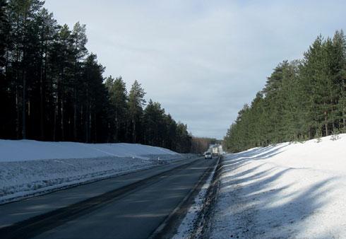 2.2.10 Karaktärsområde 10 - Skogsridåer kring Vännäsvägen Befintlig väg E12/Vännäsvägen, sträckan Klockarbäcken-Tvärvägen, breddas från ett till två körfält i vardera riktningen.