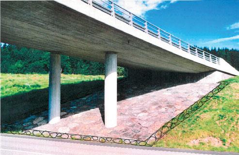 Figur 46. Ordnad stensättning under bro. Figur 47. Figur 48. 3.7.2 Gång- och cykelbroar under Västra länken Broar nummer 444, 641, 742 och 743.