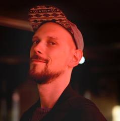 På årets Bok- och biblioteksmässa kommer Arild att signera sina nya serieböcker om Deckar-Kalle, där världens mest otursförföljda anka sig an spännande deckarfall.
