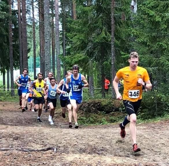 Stockholm Marathon lockade 11 Jalleslöpare till start på den nya banan. Det mest iögonfallande resutlatet stod Anna Örmin för. Hon blev 50:e på fina 3.18.26.