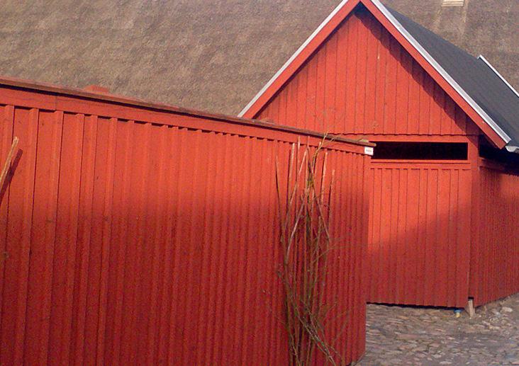 En inhägnad påverkar dina grannar och din omgivning Tänk efter innan du väljer en inhägnad. Den påverkar inte bara dig själv utan även din omgivning.