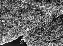 Sektion Hällsviksvägen. 7m 1.5m Bebyggelse Hällsvik. 7m 1.5m 15m Hällsviksvägen. 19 Hällsvik. Hällsvik i utredningsområdet.