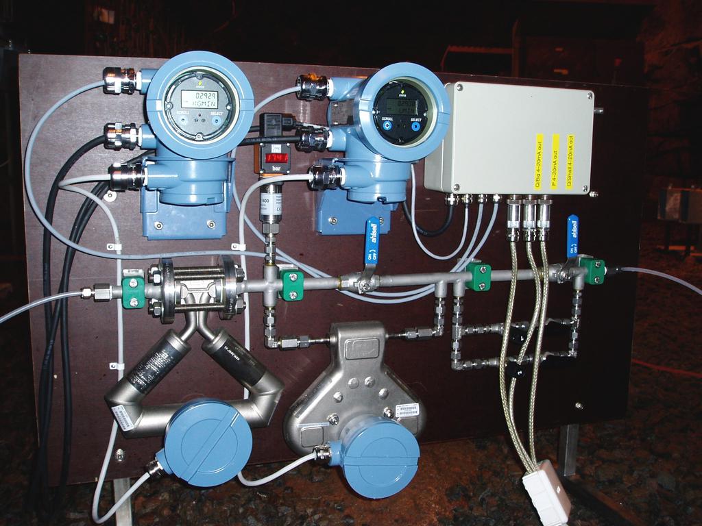 4.3 Flowmeter equipment A new kind of flow meter, see Figure 4-3, is used in order to obtain continously flow measurements during the tests.