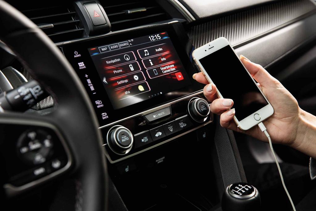 HÅLLER DIG UPPKOPPLAD Honda CONNECT kopplar upp dig till alla de saker som du tycker om i livet, som musik och vänner allt tillgängligt via en central