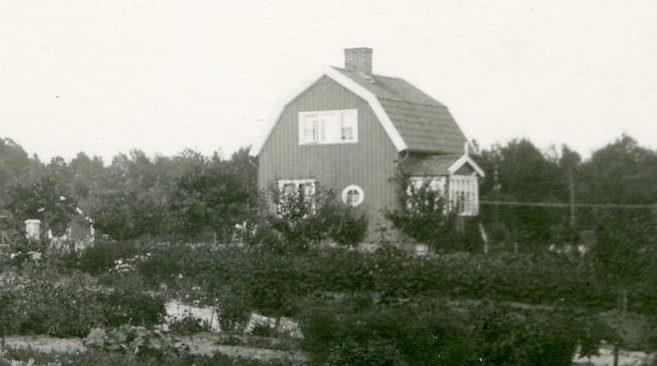 1940-talet och är kraftigt ombyggt.