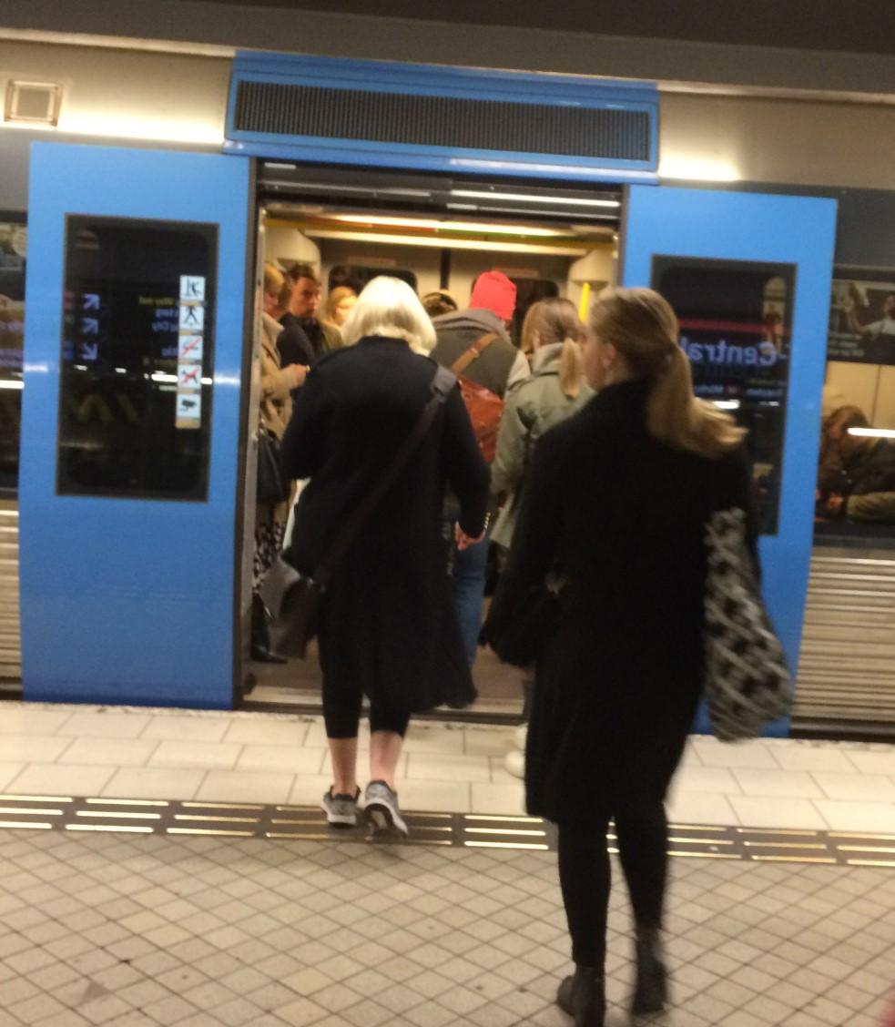 211 212 214 216 ReseLedaren: Låt Trafikverket ta över! I många sammanhang räknas inte tunnelbanan i Stockholm som järnväg. Så är det exempelvis när regeringen satsar på tågtrafik.