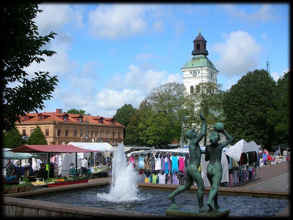 Hallands län Andel sysselsatta inom handeln Hallands läns kommuner rangordnade efter andel sysselsatta som arbetar inom handeln Kommun Andel Falkenberg 18% Kungsbacka 18% Halmstad 14% Varberg 14%