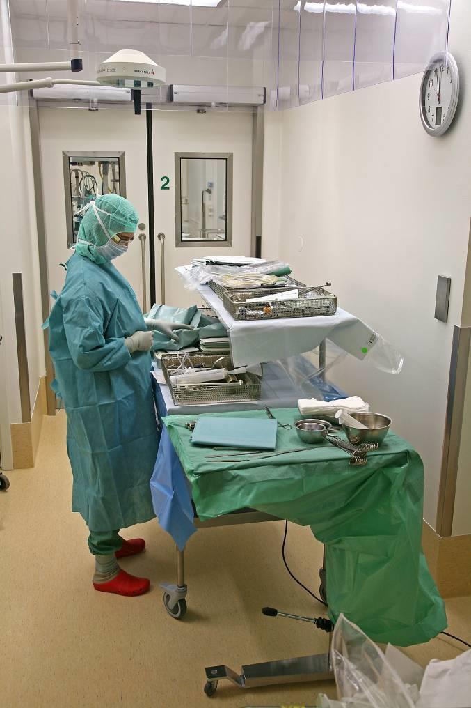 SU/Mölndals sjukhus. Ombyggnad 2006 med tidigare sterilkorridor mot fasad, avvecklings och förberedelserum.