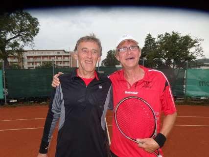 besvaras bäst av Bosse själv i följande hälsning: Min match idag skulle börjat kl 12 men som vanligt under tennisturneringar är programmet lite försenat.