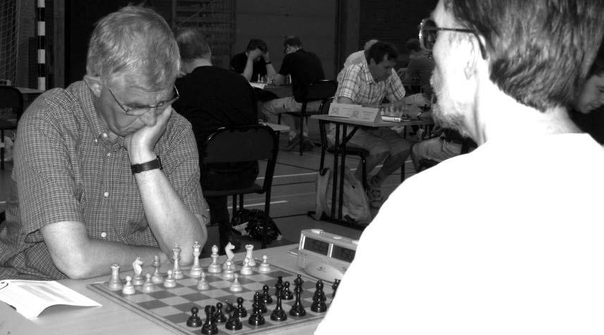 PRESTIGEMÖTE. Bo Nyberg och Tomas Carnstam har flest SM-starter av alla aktiva spelare. I Veteran Allmän möttes de, och resultatet blev remi.