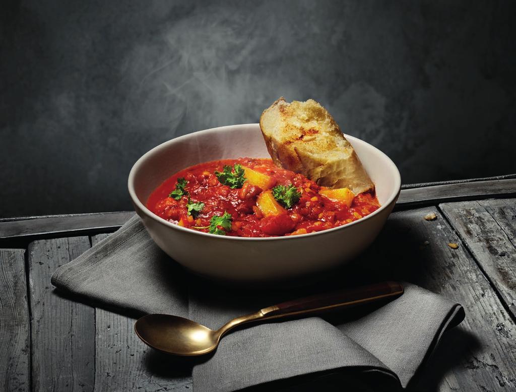 RECEPT 2 30 MIN 288kcal/port. Energi från: Fett 3 g Kolhydrater 48 g Protein 14 g Linsgulasch med vitlöksbröd Värmande, smakrik vegetarisk gulasch med linser.