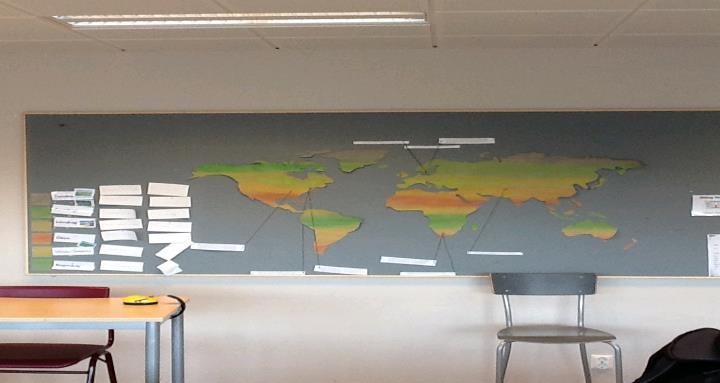 Flera av våra exempel visar hur transpråkande i klassrummet kan stöttas av vårdnadshavares medverkan i olika ämnen. Man kan även planera ett helt temaområde med ett transspråkande arbetssätt.