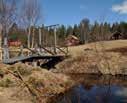 Strax innan den gamla fäbodvallen finns parkering, rastplats och informationstavla. Här börjar både sommar- och vinterleder, bland annat mot Sododalen och parkens enda raststuga.