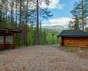Både sommar- och vinterleder utgår härifrån. Här finns stugor att hyra och möjlighet till guidade turer.