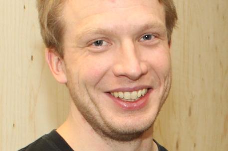 2- - Niklas Bergström Född: 18 augusti 1974 Förening: