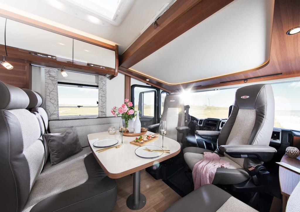 COMFORT I: njut i fulla drag COMFORT I DEN HELINTEGRERADE, VÅR KUNGLIGA KLASS I Comfort I förenas traditionellt hantverk och elegant interiördesign på ett mästerligt sätt.