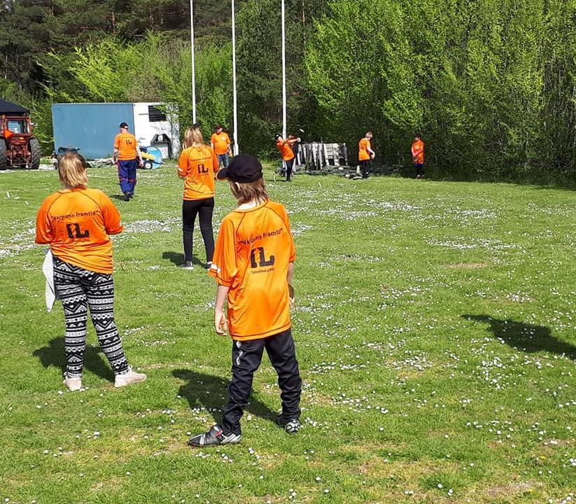 Söndagen var det tävling hela dagen, med lottade 2-manna lag. 10 kulor kastade dessa härliga barn. Sedan var det lunch och avslutning.