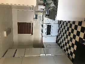 Familjen bodde i övervåningen på det hus, som ligger mittemot församlingshemmet på Fridhemsvägen, och som då ägdes av Toini och Johan Örjedahl.