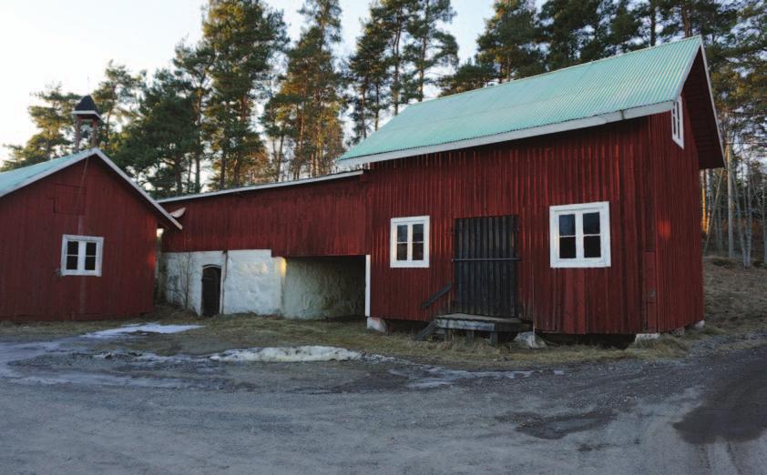 Ekonomibyggnaderna på norra sidan.