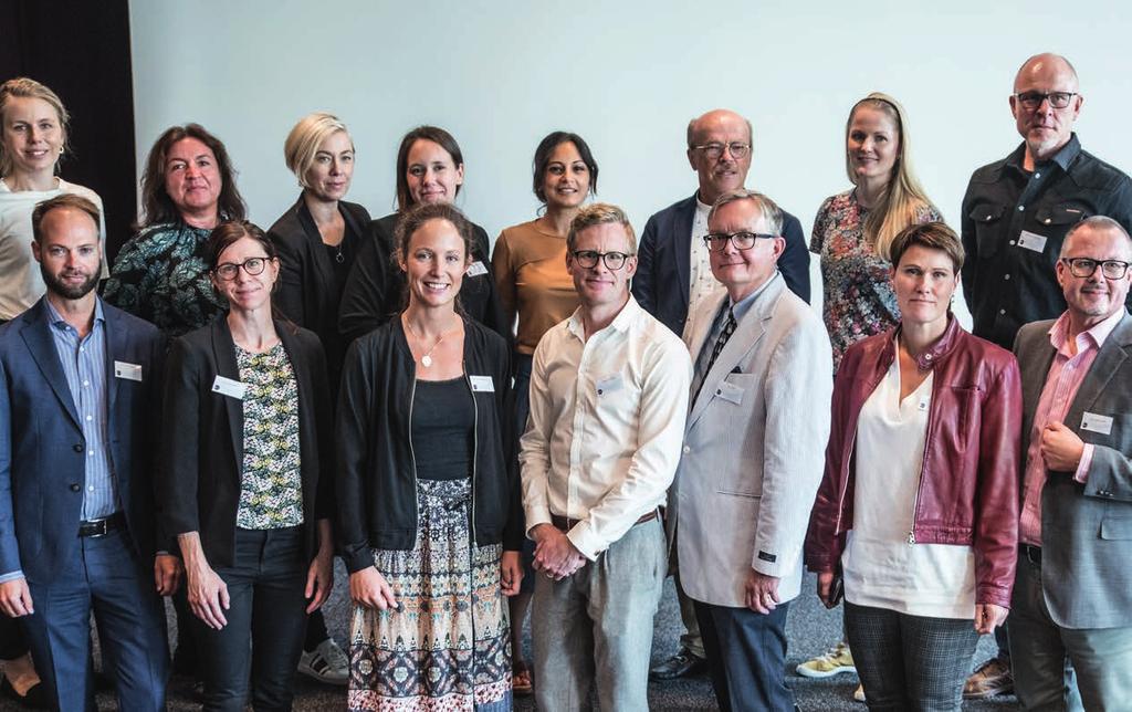 Idel nöjda presentatörer och mentorer tillsammans med de två rutinerade experter som modererade mötet, överläkare Magnus Lagerlund, Kalmar, och professor Roger Henriksson, Umeå.