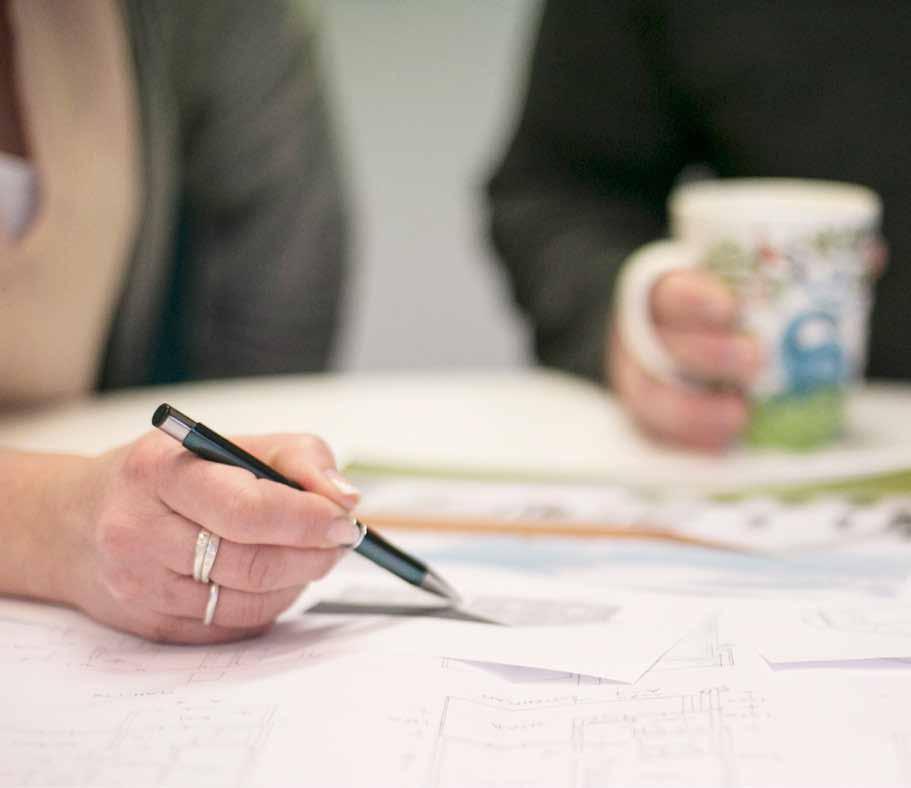 1. Mötet: Mötet är den första kontakten där vi lyssnar på dina idéer och resonerar om husets form och storlek, budget samt hur projektet ska läggas upp.
