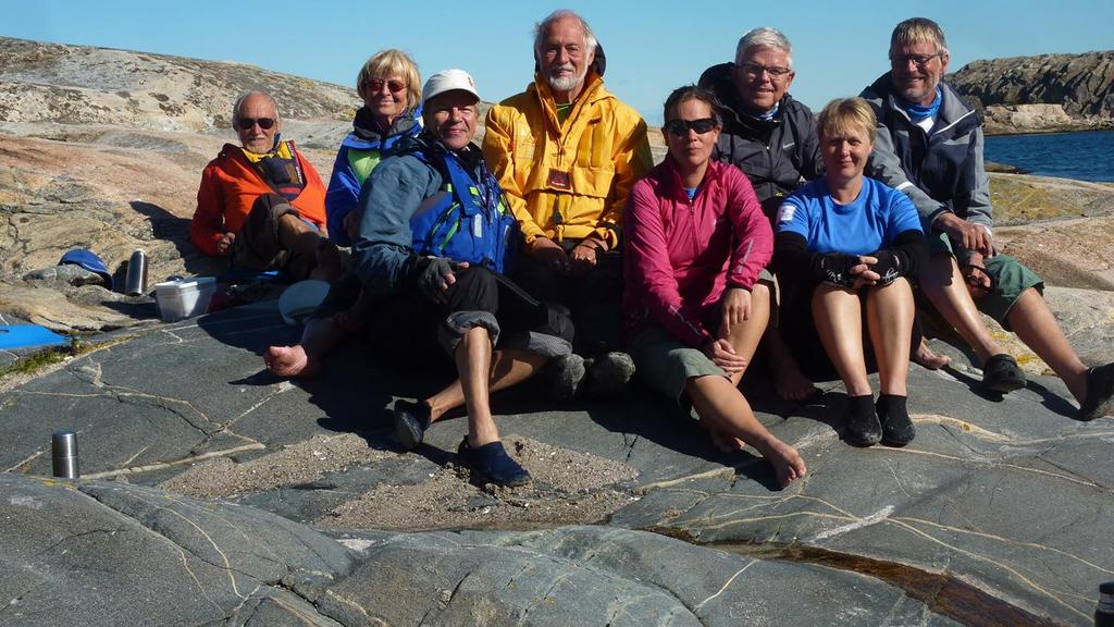 2015-08-22 Buffépaddling Strålande sol, bad och lång lunch med mycket god mat, även om vi bara blev fyra paddlare så hade maten räckt för