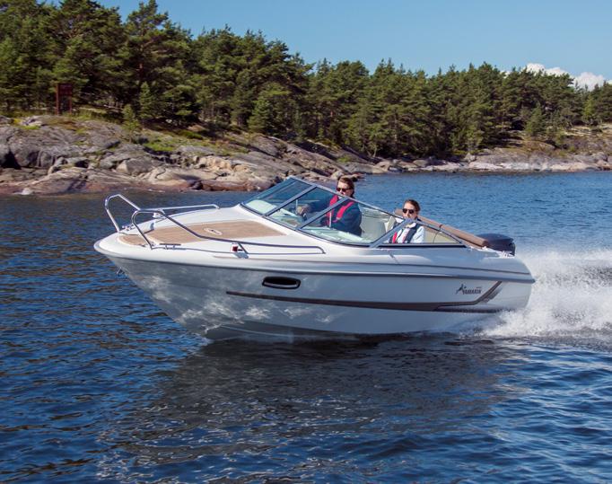 En spontan sommarutflykt tll närlggande öar eller tll hamnen för att träffa bekanta och tllbrnga en dag vd havet fnns det något bättre?