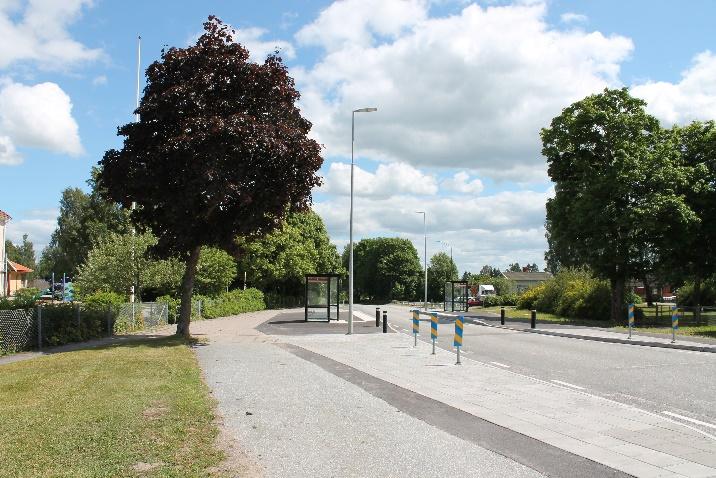 Busshållplatsen och Fjugestavägen Parkering, varumottagning Två parkeringar finns för skolan. En parkering i anslutning till skolan mot Sillagatan och en vid Rosinas väg.