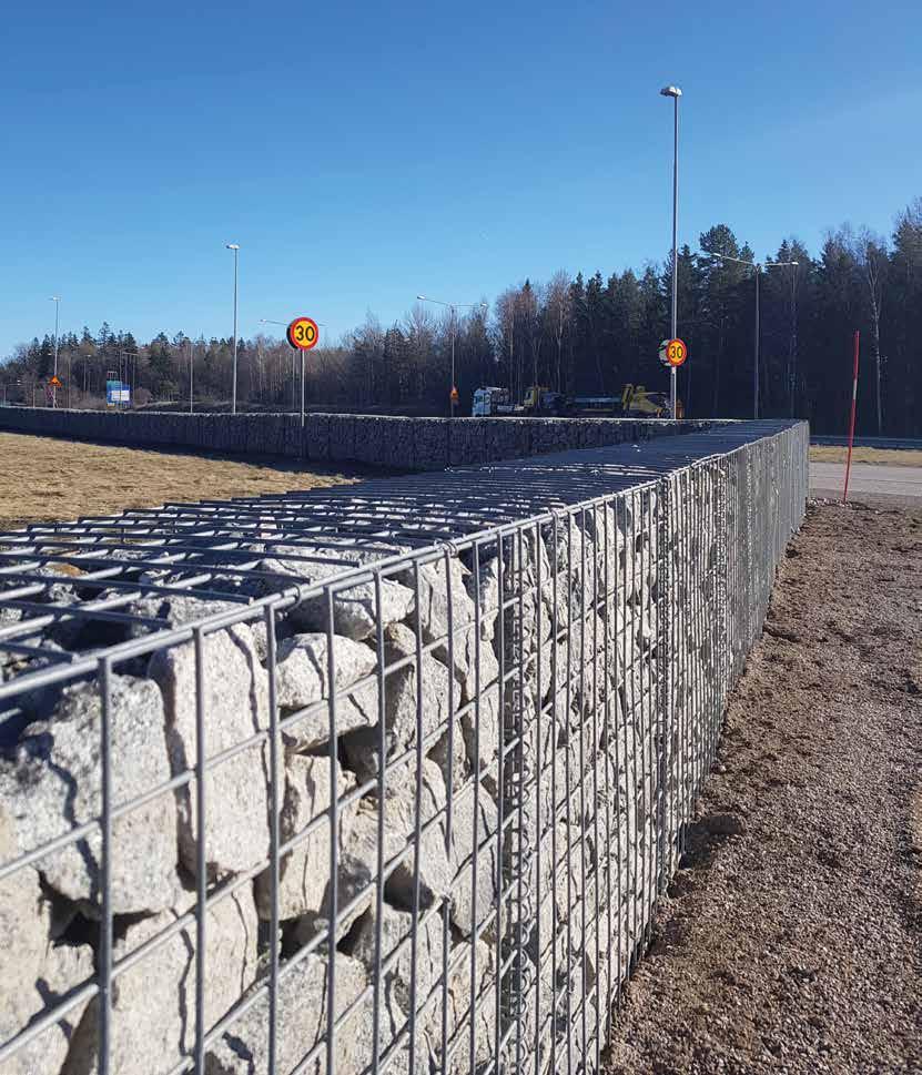 Dessutom är det möjligt att klä in betongmurar och betongväggar med smalare gabionsektioner