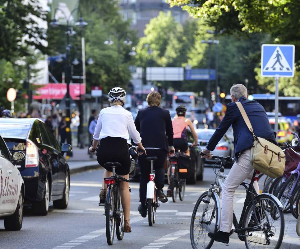 Vidare är det viktigt att understryka att kollektivtrafik, gång och cykel förstås måste vara ryggraden i transportsystemet i en tät stadsregion.