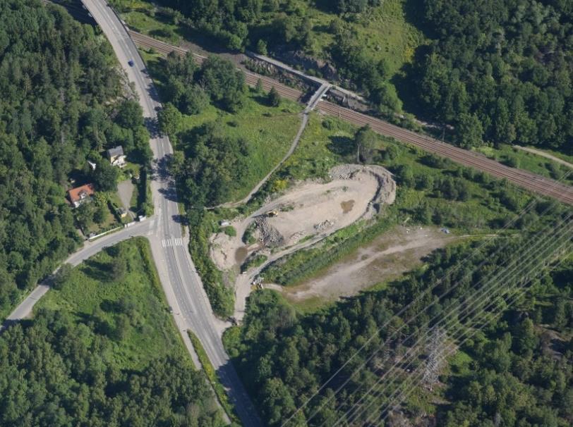 Sida 7 (31) Snedbild mot norr. Avgränsning för detaljplanen visas med röd linje.