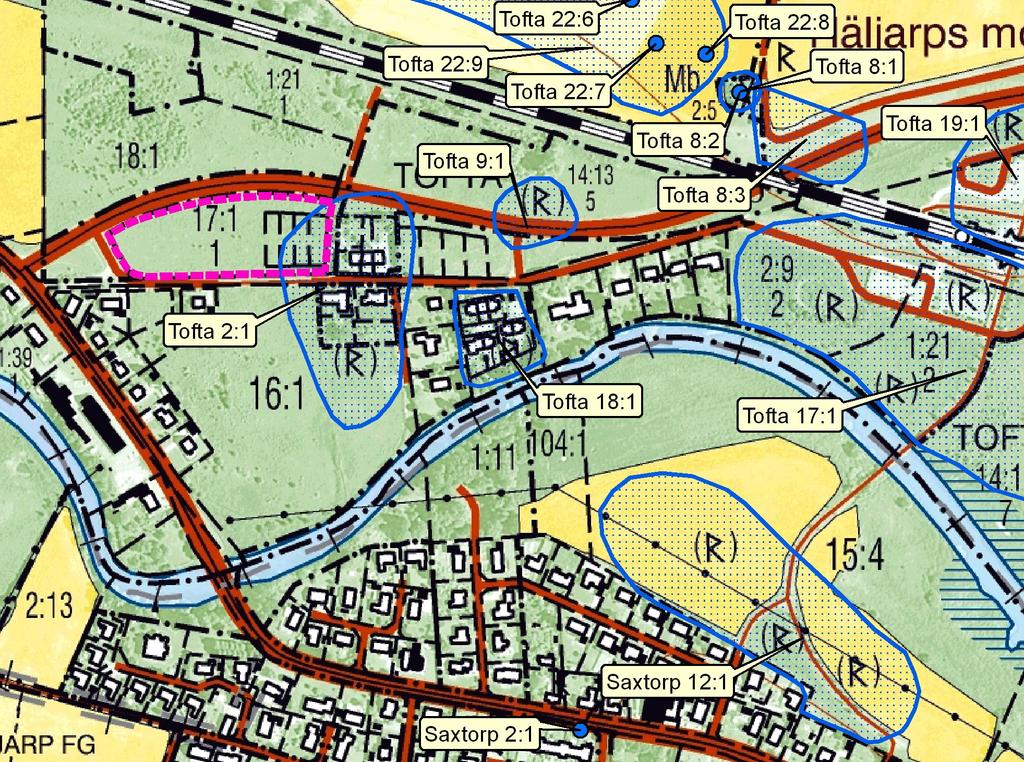 påträffades var bland annat spikar, nitar, en nyckel, en toffelsko som var den dominerande hästskotypen under 13001500-talen.