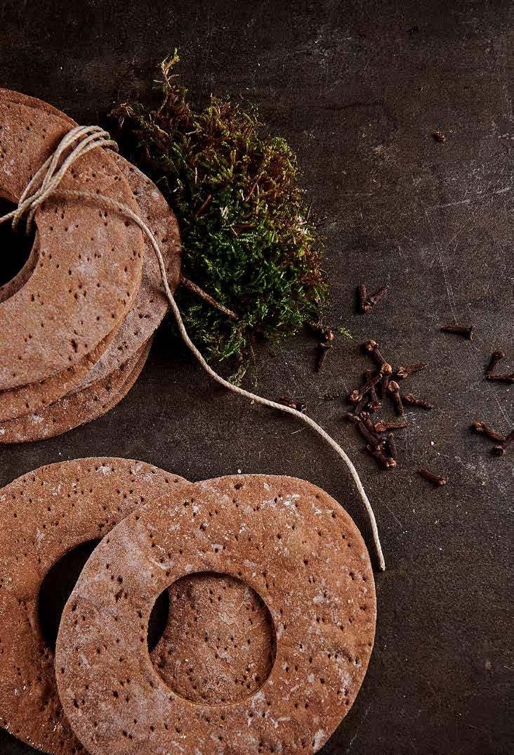 Vörtknäckebröd Vatten 1 000 22802 Bagvetemjöl Ex KåKå 1 100 22833 Rågmjöl Fint 840 48103 Bakvört 300 27327 Smör Normalsaltat 100 20141 B-Sirap Brun 230 21134 Bagerisalt Suprasel 35 666071 Nejlika