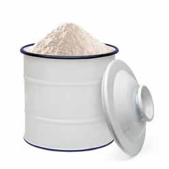 till glazen. Blanda samtidigt samman alla ingredienser till degen. Kavla ut den tunt och baka av i 130 grader i 65 minuter.