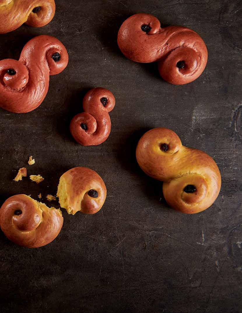 Gul katt Skippa kanelfyllningen i receptet för Lussesnäckor, och baka istället av degen som vanliga Lussekatter!