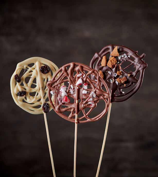 Lollipops Cirka 10 st MÖRK 46200 Belcolade Mörk 340 LJUS 46210 Belcolade Ljus 340 VIT 46220 Belcolade Vit 340 Smält 300 gram av valfri chokladsort till cirka 45 grader.