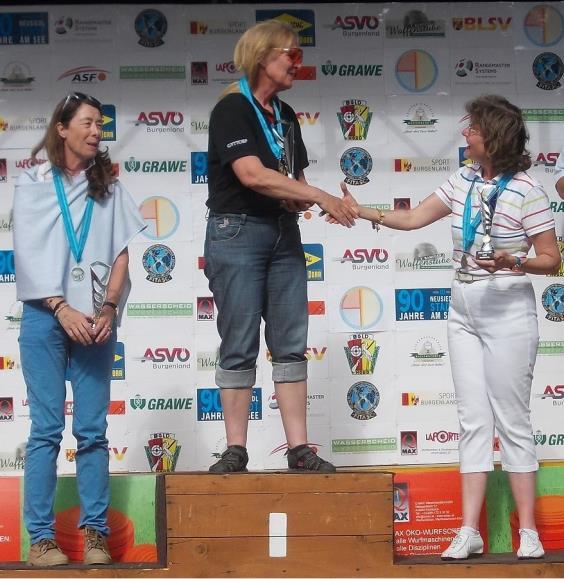Annelie Gullstrand Conny Petters VM i England: Conny Petters kom på en 4:e plats i Veteranklassen efter ett finfint resultat med 188 träff av 200 duvor.