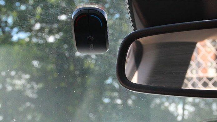 undvika trafikböter. Larmet ansluts automatiskt till din smartphone via Bluetooth så fort bilen börjar rulla. Det räcker att du installerat appen och parkopplat den med trafiklarmet en gång.