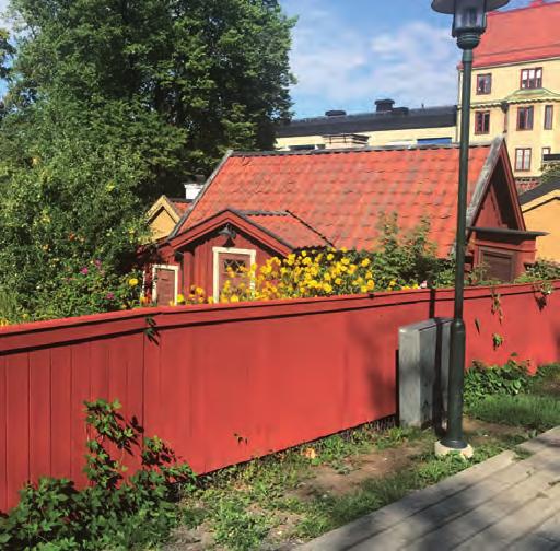 Områden av riksintresse för kulturmiljövården Hela Södermalm, förutom Hammarby sjöstad, ingår i riksintresset Stockholms innerstad med Djurgården och regleras enligt miljöbalken kapitel 4.