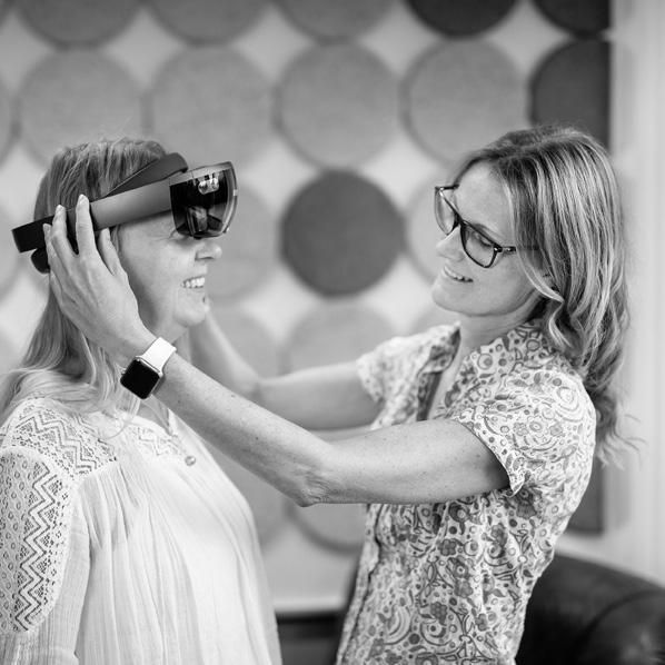 HELENA LINDGREN PROFESSOR I DATAVETENSKAP 1 JULI 2019 Socialt intelligenta system i samarbete med människan Artificiellt intelligenta datorsystem utformas så att de kan lära, resonera och fatta