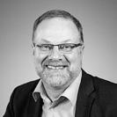 För att möjliggöra anpassning krävs att de kan utföra avancerade läraktiga algoritmer som körs på kraftfulla inbyggda datorer.