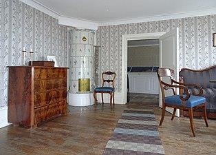 Museet består av sex rum och kök, möblerat av Anna Lindhagen, delvis med föremål från hennes eget hem. Fastigheten förvärvades 1904 av Stockholms stad.