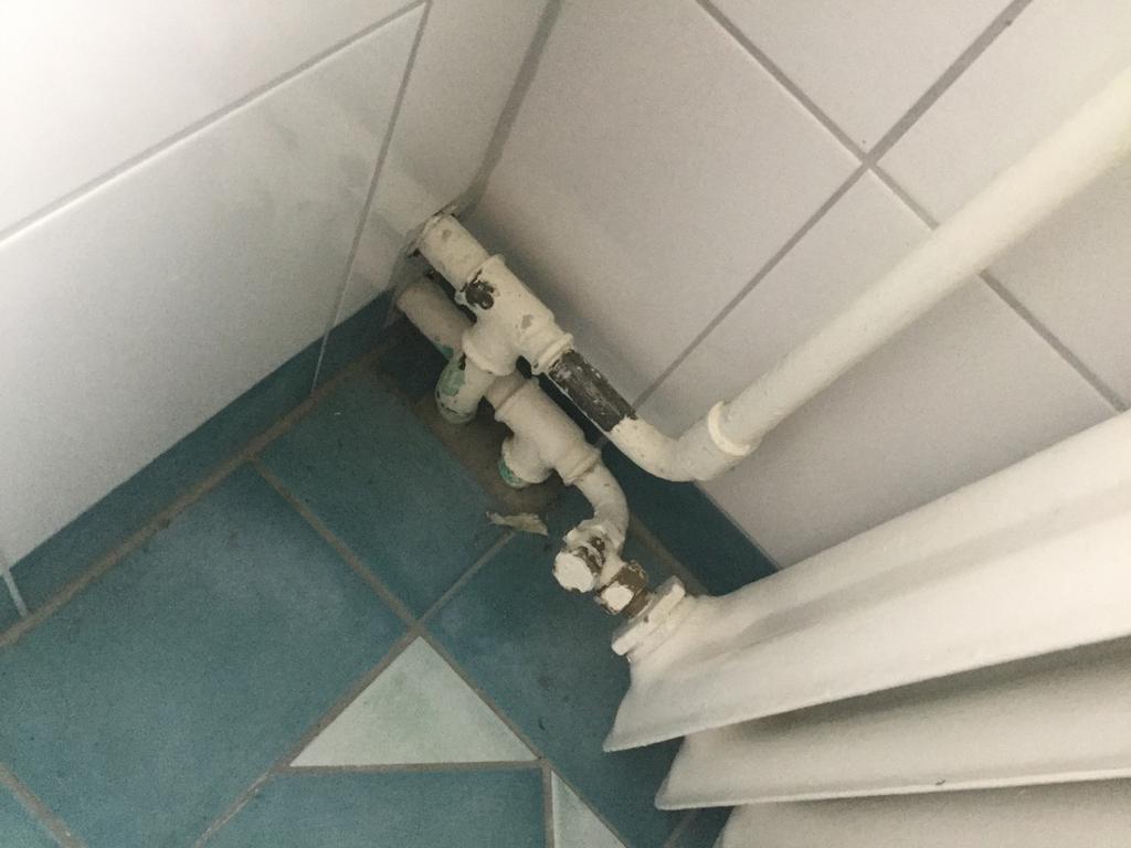 Badrum Rörgenomföring i våtzon 1.