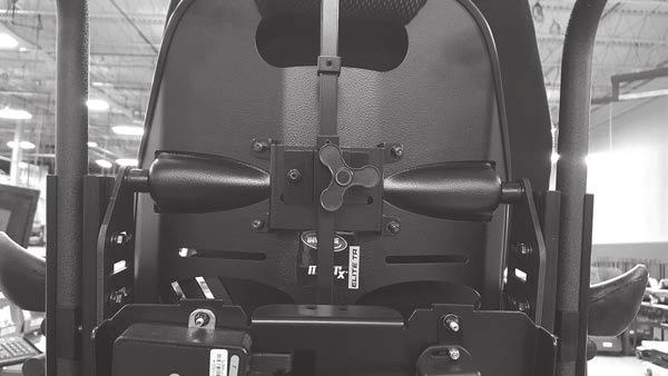 Invacare Ultra Low Maxx av Motion Concepts 3. 8.7 Byta ut Elan-huvudstöd Fig. 8-5 Ta bort skruvarna A, haka av klämbygeln B och ta bort klämman C. 4. Koppla från ställdonet till ställdonsmodulen.