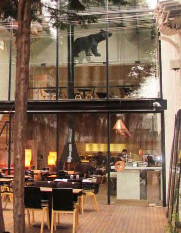 El Congo Bar Populär afterwork och restaurang som efter 01.00 transformeras till nattklubb. Inträde efter midnatt är 10 pesos för tjejer, 30 för killar.